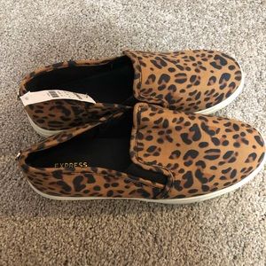 New w tags size 7 cheetah shoes express